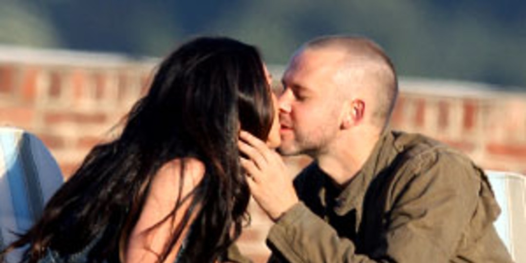 Megan Fox Locks Lips With Lost S Dominic Monaghan E Online Uk